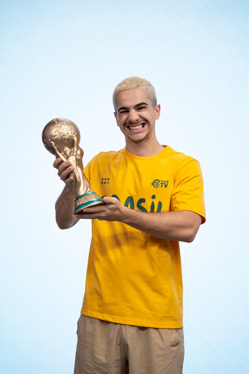 bernardocentral's tweet photo. É meus amigos, fim do período mais inacreditável da minha vida. Acabou a Copa. Fechamos com presença em 61 dos 104 jogos, da primeira fase até a final.

Mais de 150 conteúdos produzidos em geral num trabalho que foi de madrugada a madrugada. Ainda não consegui assimilar tudo isso, bizarro.

Sem palavras pro que rolou. Não entendi direito o que aconteceu ainda, só sei que foi o melhor mês da minha vida e vou levar isso pra sempre comigo.

Nunca vou esquecer o que vivi na Copa do Mundo 2026. Fizemos historia. Muito realizado, feliz, animado e com mais vontade do que nunca de continuar crescendo e produzindo que nem um louco na nossa @CazeTVOficial 

Obrigado por todos envolvidos nesse caminho ❤️