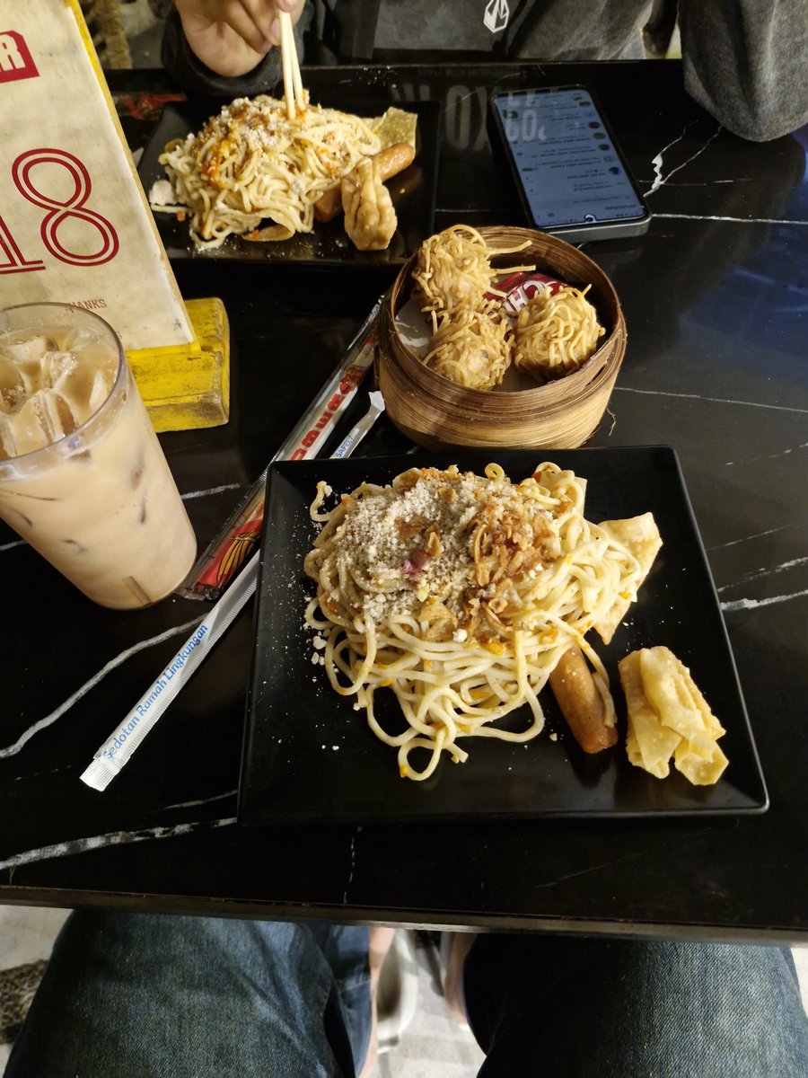 copvycat's tweet photo. First apa ya ini namanya 🙂 adalah pokoknya https://t.co/68bbpZ1j9R