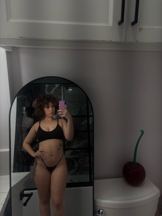 NAOMIPLAYSS's tweet photo. Yooo where’s my Ohio folks at? meet-up tonight and FaceTime show 💦🍑🍆 #ohio #cleveland #daytone #columbus #youngstown #cincinnati #akron #snowbunny #Collabs #ohiofreaks #blackgirls #fyp #nsfw #wataa #thick #meetups https://t.co/FfOl5tH4Sr