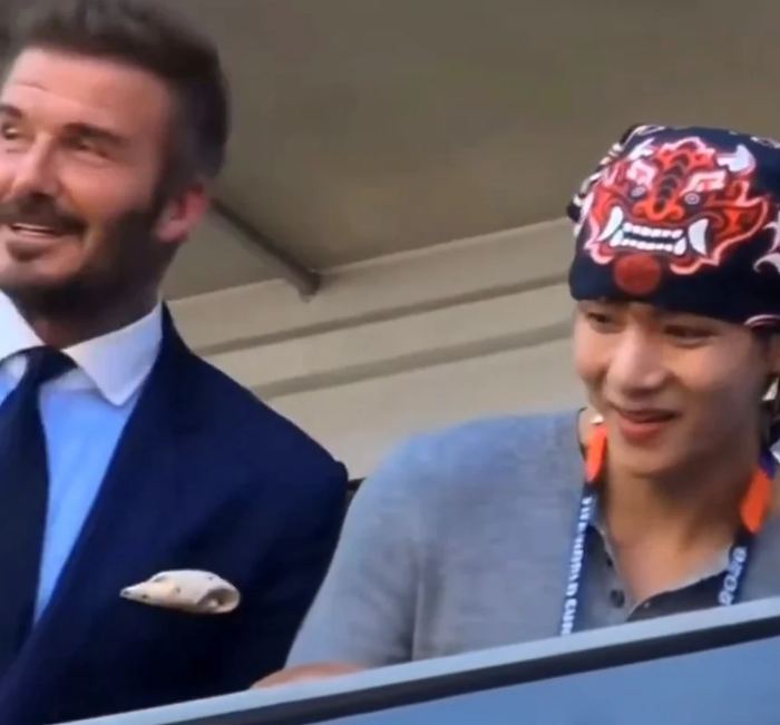Kpop_Herald's tweet photo. .@bts_bighit’s V crossed paths with some of the world's biggest stars at the World Cup Final. 🌟 Following BTS' halftime show, #V shared warm moments with Justin Bieber, David Beckham and Tom Cruise before watching the final from the VIP section.

#BTS #V https://t.co/MtiRdRnqG5