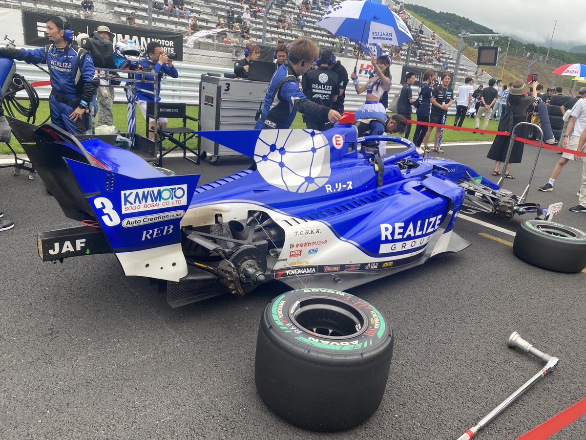 KSB0101's tweet photo. おはようございます！

先週末の7月18日・19日に開催された、スーパーフォーミュラ第6戦・第7戦に、社内イベントとしてスポンサーを務めるKONDO RACING（@kondoracingteam）の応援に行ってまいりました！🏎️✨

迫力満点のレースはもちろん、ピット内でのチームワークなど、チーム一丸となって戦う姿を間近で見ることができ、参加した社員やご家族にとって大興奮の一日となりました！

次は、優勝する姿を生で見ることが目標です！！🏆
KONDO RACINGの皆さま、お疲れさまでした✨

#kondoracing　#近藤真彦　#河本総合防災