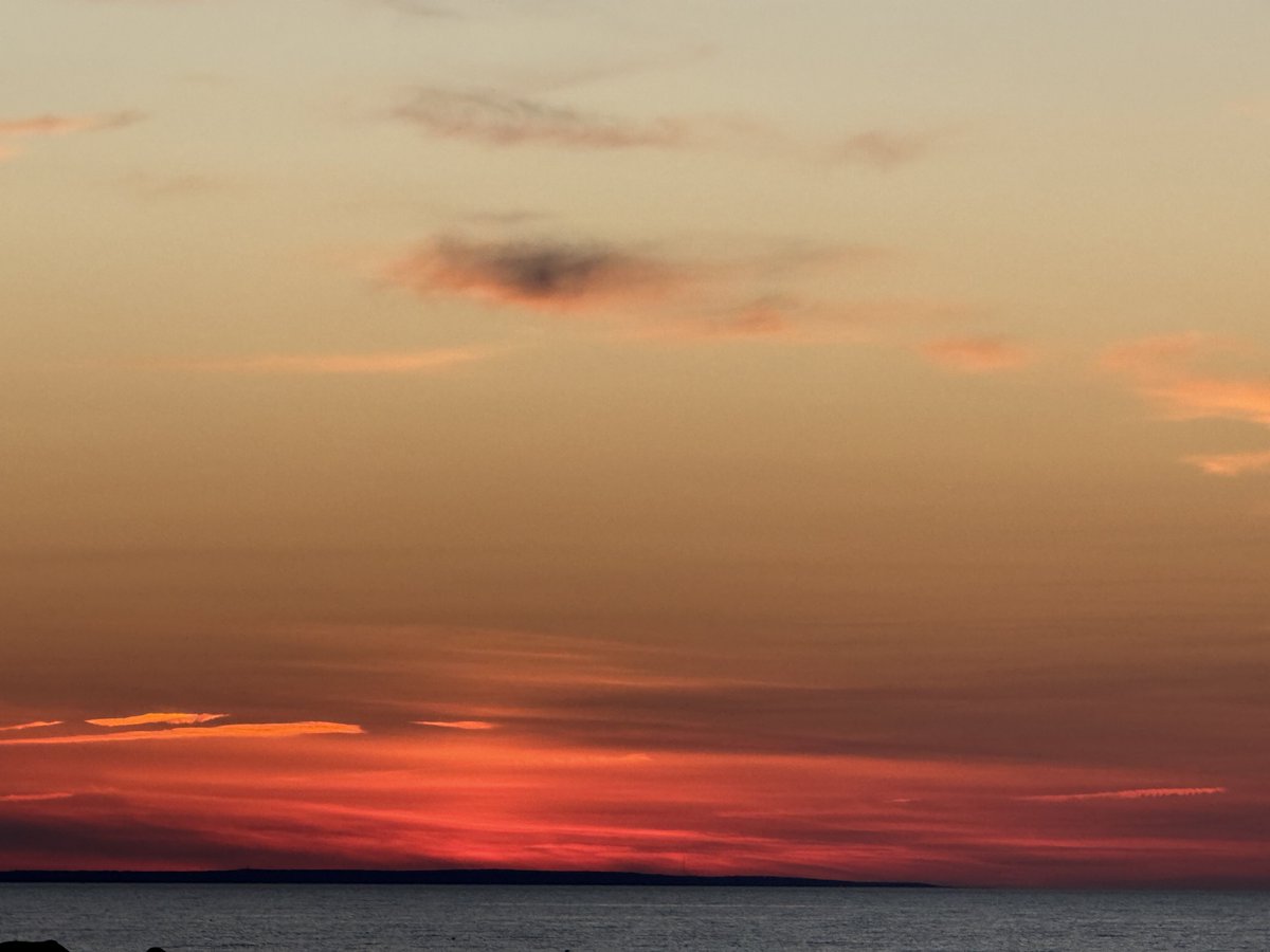 mmuhlfelder's tweet photo. It’s not lost on me that people travel from far away places for a few nights on #capecodbay and a #calmocean. How lucky am I? https://t.co/LwyVXxfmsB