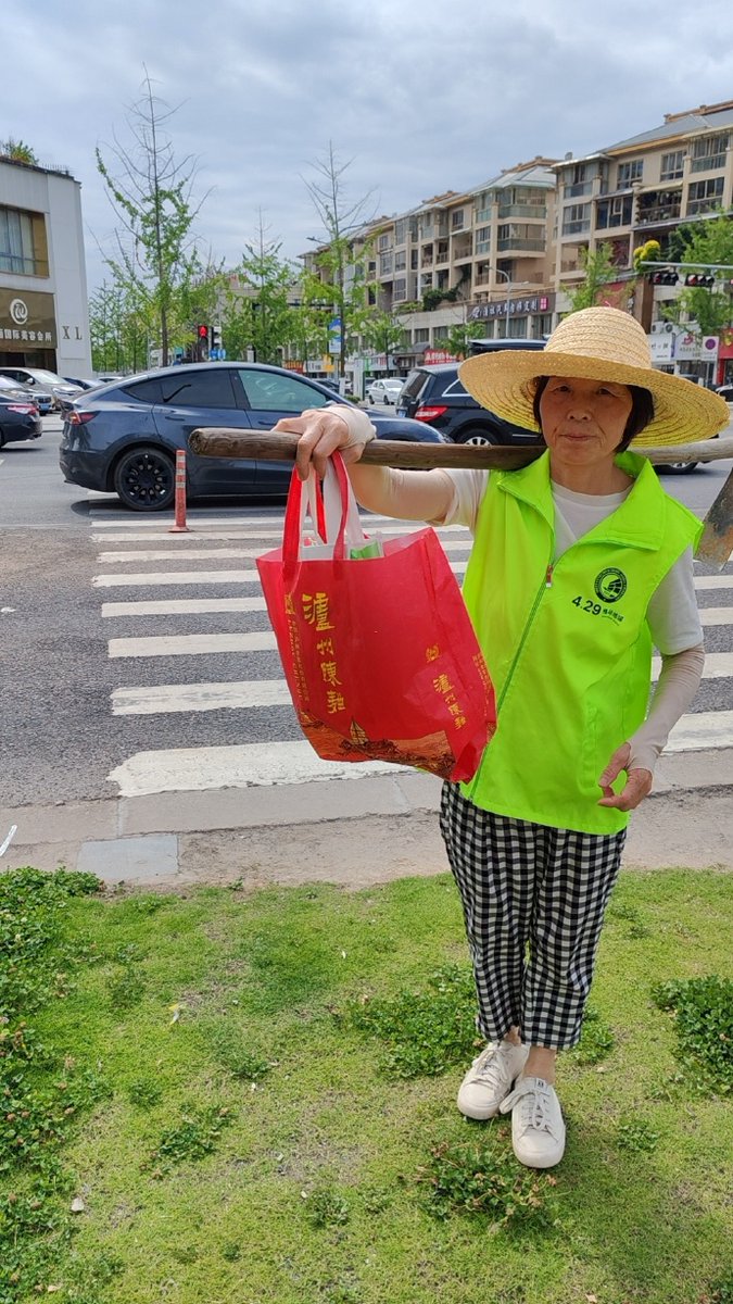 TangelaDer46's tweet photo. Join our campus volunteer club's park cleanup this Saturday! Gloves u0026 bags provided. Meet at 9 AM at the main campus gate. Let's make our community greener together https://t.co/VwedNFGwXM