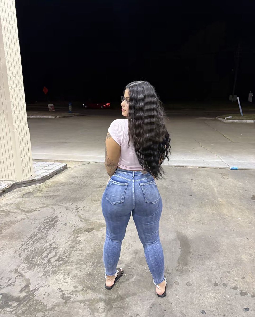 Leahxkl's tweet photo. skinny jeans? 😇 https://t.co/rtvtWRCKIg