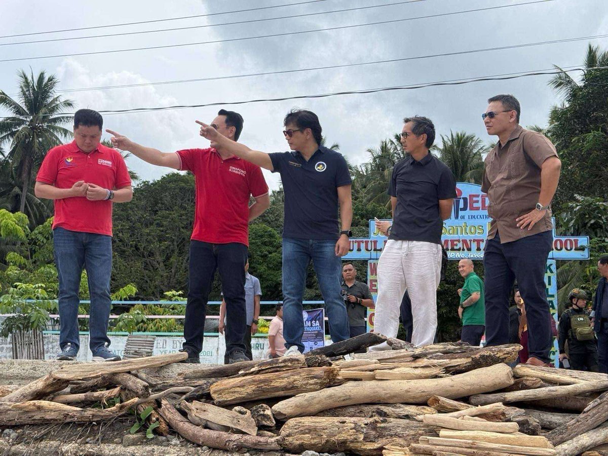 PIADesk's tweet photo. PANOORIN: Agarang kumilos ang pamahalaan upang mapabilis ang rehabilitasyon ng mga imprastrakturang naapektuhan ng kalamidad at maibalik ang ligtas na pagbiyahe, pag-aaral, at pangunahing serbisyo para sa mga apektadong komunidad. ๐ง
#BagongPilipinas #IntegratedStateMedia #ISM https://t.co/VIG3OsAwu6