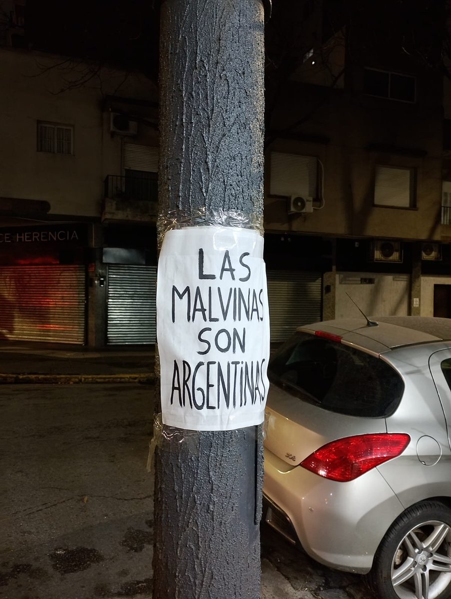 Antihero_1011's tweet photo. @CutiRomero2 Soy de la generación que vio a D10s y a la Selección del '86 vencer a los ingleses. Gracias a ustedes, hoy mis hijos también saben qué se siente. Te amamos @CutiRomero2 gracias por tanto ♥️🇦🇷⚽ https://t.co/Aoi1DgdKhl