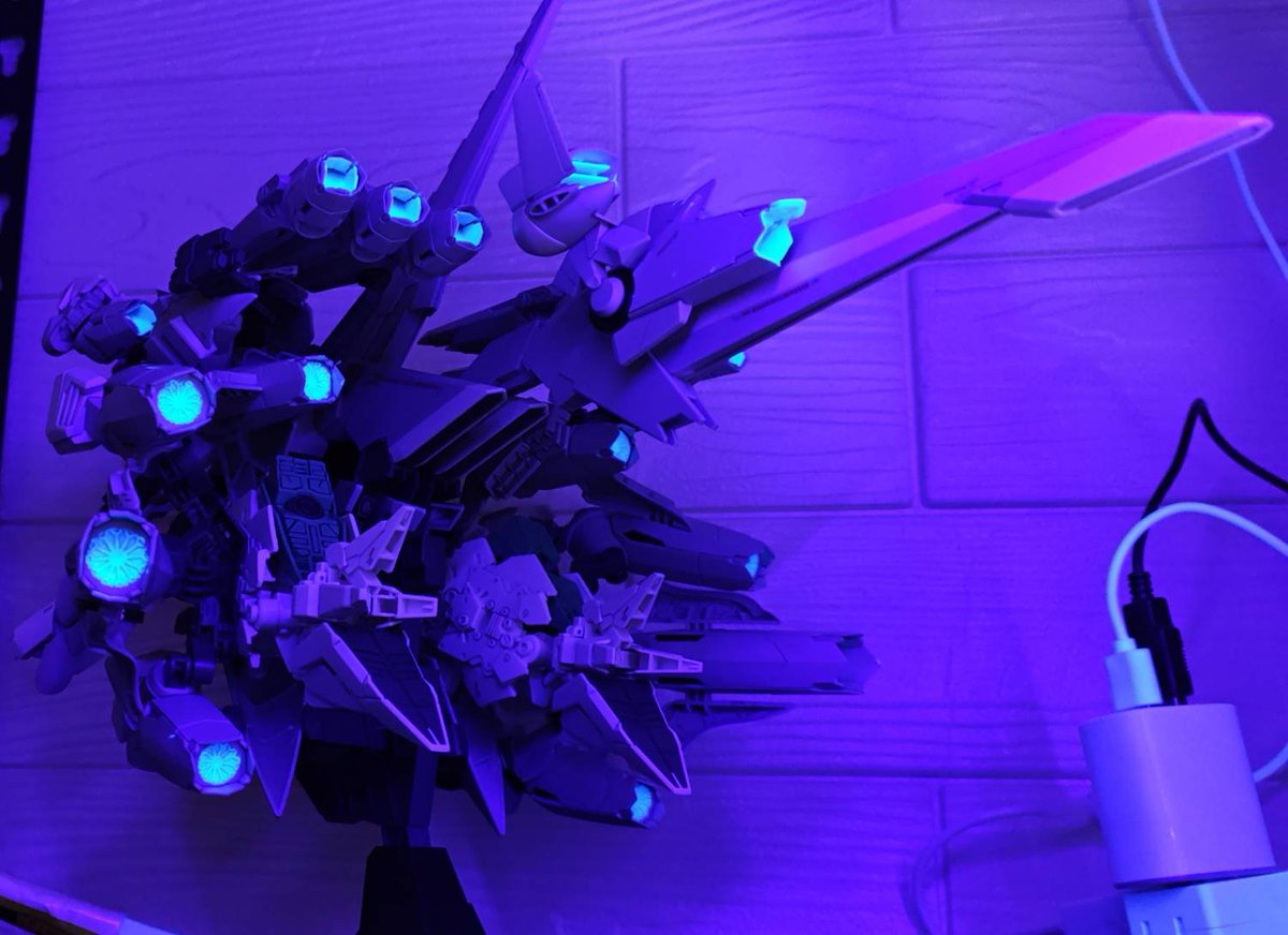 yuugokoiki's tweet photo. アリュゼウス、シェルフノズル光らせました！

使用したのはガイアカラーの蛍光クリアです

#ガンプラ https://t.co/7hgMW8CrHI