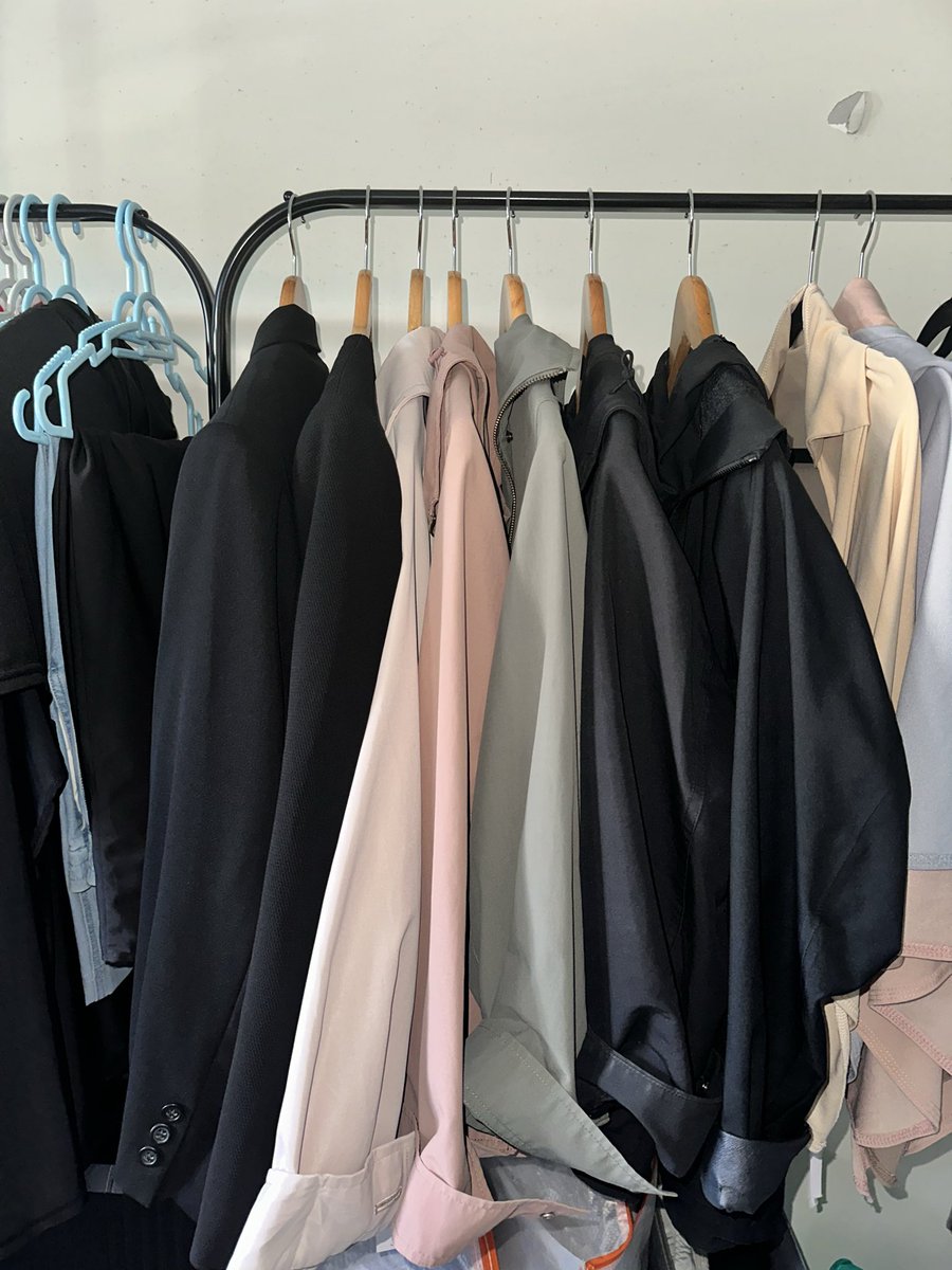 peteitoo's tweet photo. nak warna biruuuuuu nape parka tahun ni takde warna biruuuuuuuuuu 

tapi kalau ada pun tak beli sebab lengan dia style jerut https://t.co/YonBB96Qpx