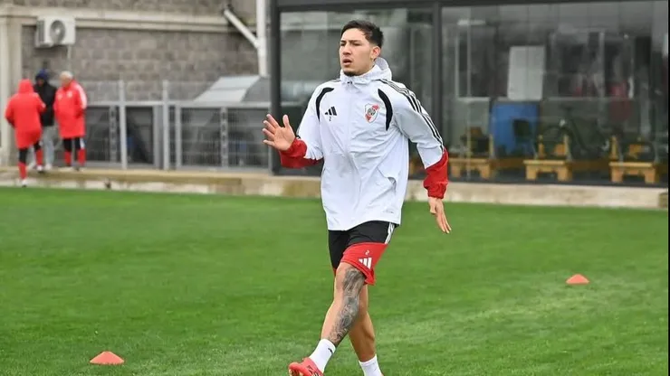 BandaRoja_'s tweet photo. 🚨💪 BUENAS NOTICIAS CON TOBÍAS RAMÍREZ.

🏃‍♂️ El defensor ya realiza trabajos de campo junto al plantel, aunque todavía no se entrena a la par.

⏳ Se espera que reciba el alta médica en las próximas semanas.

ℹ @RiverLPM https://t.co/a3uqghuQNh