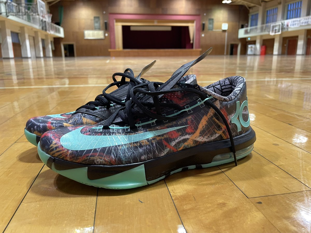 No_name_oj's tweet photo. 月曜🏀
隣町クラブチーム
シニアx1ヤングx2でgame
insideメンバが不在なのでペイント周りで繋ぎに徹する
ここはボールシェアが良いので必ず各自のターンがあるのでやってて楽しい😊
今夜はkd6 "AS"
巷で噂のギュンギュン系カジュアルシューズを手に入れたので👍
#kd6
#スジオカボード https://t.co/42cK7Bv0zK