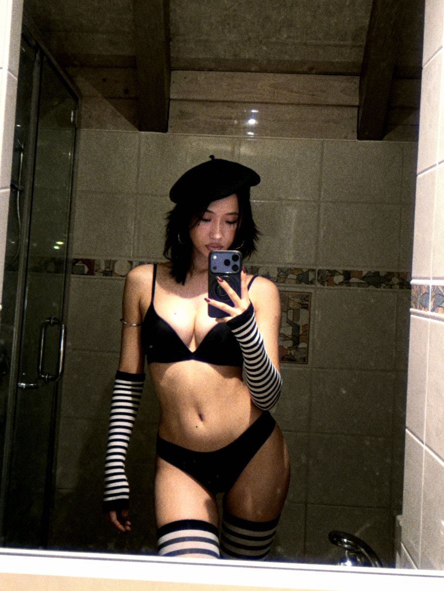 09Aika01's tweet photo. soooo bored rn, hmu on Tele — ffionamorgan https://t.co/hku7xSfziS