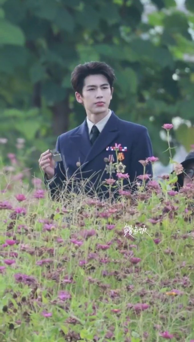 xxbaobeii's tweet photo. HOW CAN overdo team made the actors shot in a real beautiful flower field, a real plane, and a real fire JUST to made it looks like a fckn TELETUBBIES GROUND AND A PORORO PLANE??? #overdo https://t.co/a67FFunZEA