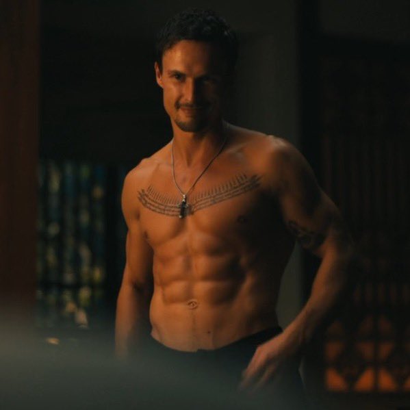 Thedudeshub's tweet photo. the way we never talked about how handsome this man was in the white lotus https://t.co/JX6SDhspzS