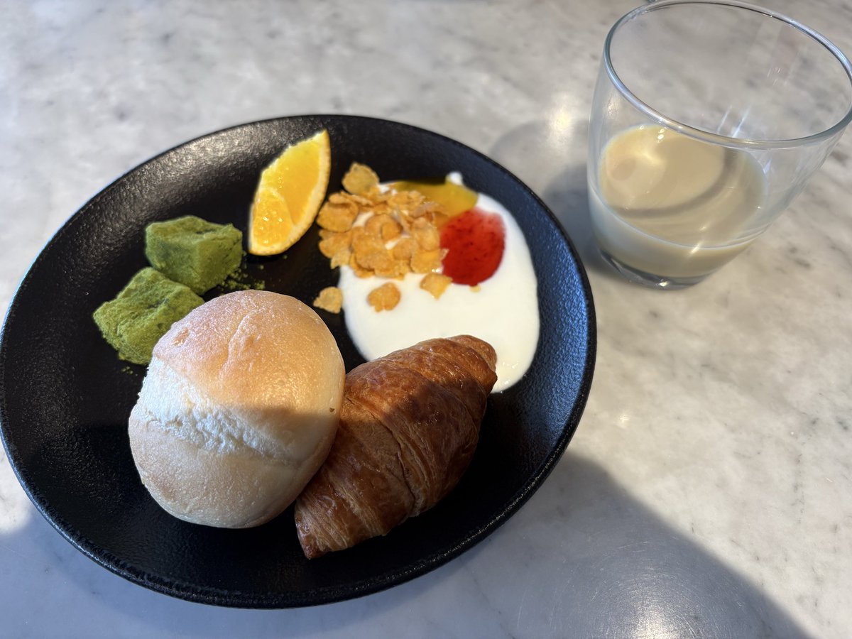 Lisaisrisa9999's tweet photo. カントー明けの朝、優雅に朝食…
全力で疲れたけど、全力で楽しかった一日。ドデカ感想ばかりあるな。 https://t.co/aKb3X2TIt1