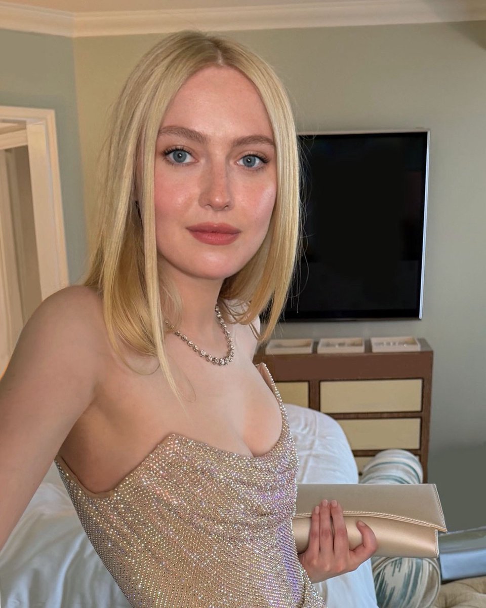 JumpTrailers's tweet photo. Dakota Fanning https://t.co/QBUAc5H6mJ