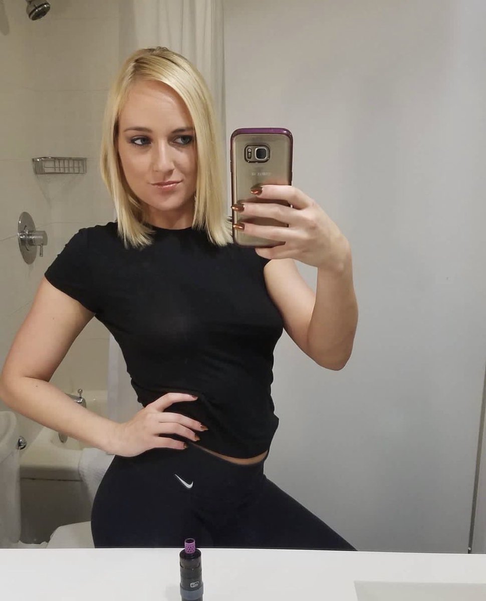 annah_taylor98's tweet photo. Can we be in serious relationship and never break up if yes retweet my picture and send me a message 💋 https://t.co/9FbVWTZgWk