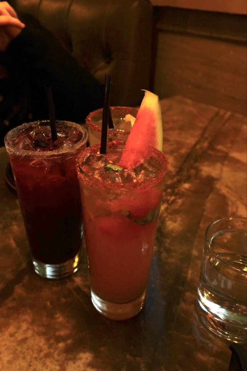 Sp0ileddSerenaa's tweet photo. pay for the drinks loser https://t.co/nLYWYn9SsP