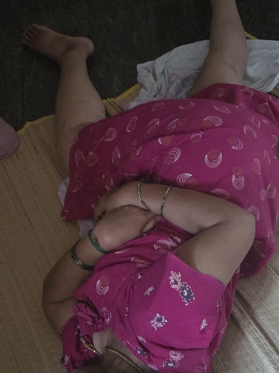 AUNTYVERIYAN414's tweet photo. Good morning pasangala 💦💦💦 
My follower oda Amma maja munda 💦💦💦 Age 50 plus irukum sema katta ya iruka 💦 Evala Antha nightya thuki En poola ava soothula vidu verithanama okanum friends 💦pundaiya Nalla tha vachii iruka 🤩 Daily morning ava pundaiya virichi Nakki edukanum https://t.co/WylODRFsWm