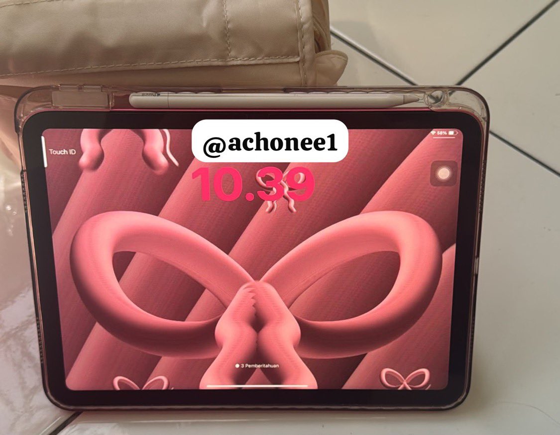 achonee1's tweet photo. Jual ipad gen 10 64gb inter pink,pemakain 1.7 tahun, no minus, no lecet, include aplle pencil + keyboard 
Bisa cod kampar riau , price 4.5jt nego jaaa https://t.co/Usb2iCIjL8