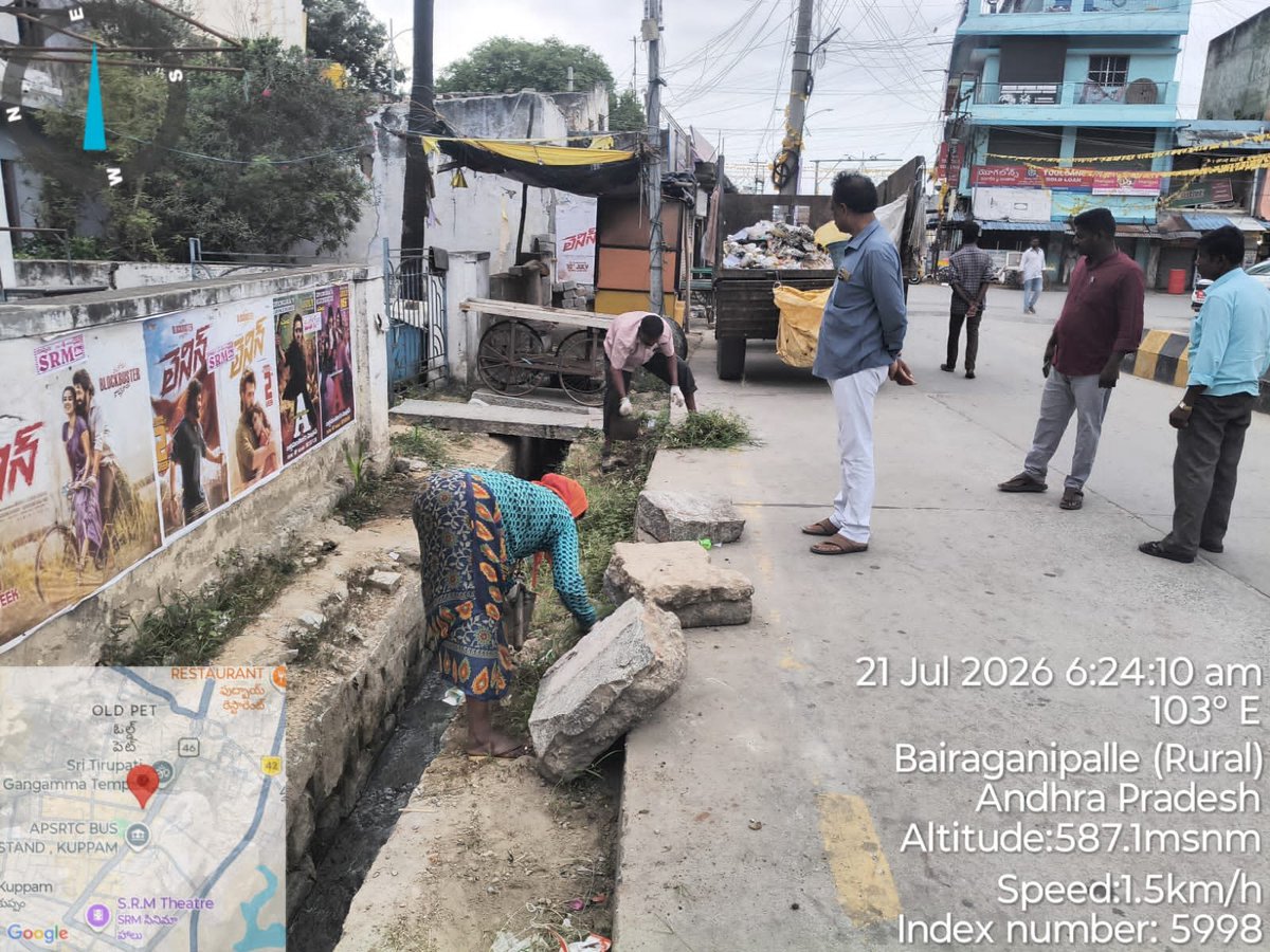 Kuppammpl's tweet photo. Morning sanitation activities were inspected by Municipal Commissioner Sir during a field visit in Kuppam Municipality to ensure effective sanitation and cleanliness.
@SwachhaAndhra
@mlkhattar
@MOHUA_India
@RoopaMishra77
@SwachhBharatGov
@AndhraPradeshCM
@Dr_NarayanaP https://t.co/hnyKNlAGcp