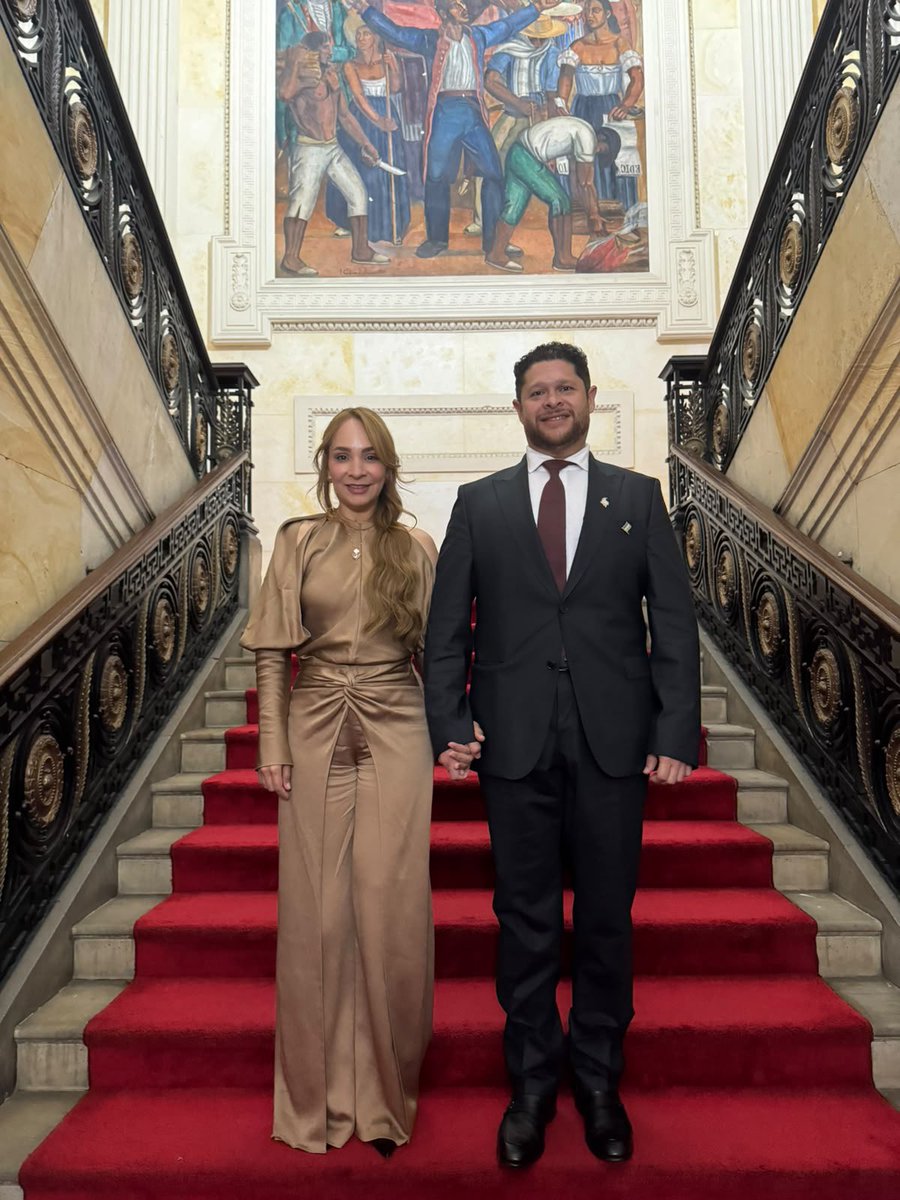 martharuizsol's tweet photo. 1/3 Este nuevo capítulo de nuestras vidas mantiene la misma esencia: transformar positivamente  a Córdoba. 

Como Representante a la Cámara, seguiré liderando causas en beneficio de los niños y niñas, las mujeres, los adultos mayores, https://t.co/PxkMVZ2VJG