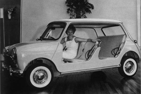 YannRobichon's tweet photo. Happy #MiniMonday / #MondayMini!... 
#Auto #Automobile #Automobiles #Autos #Car #CarHistory #Cars #CarsHistory #ClassicCar #ClassicCars #ClassicMini #Coupé #HistoryMini #Mini #MiniClassic #MiniLife #Photo #Photographie #Photography #RetroCar #Retrocars #VintageCar #VintageCars https://t.co/LvnhYFR1PP