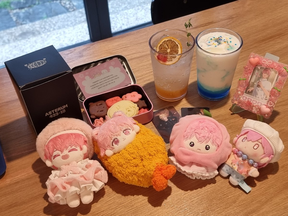 byobamba's tweet photo. 십카페에 오다악 밤비야생일츄카해 https://t.co/7kL1kFQBKI