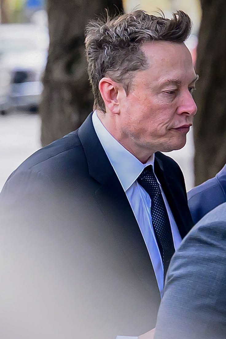 REEVEEMUSKvifw's tweet photo. "No matter your opinion, do you think the world has benefited from Elon Musk’s ideas and innovations? 🚀❤️

A) Yes, he has changed the future.
B) Not really, his impact is overrated." https://t.co/mI68cANDkb