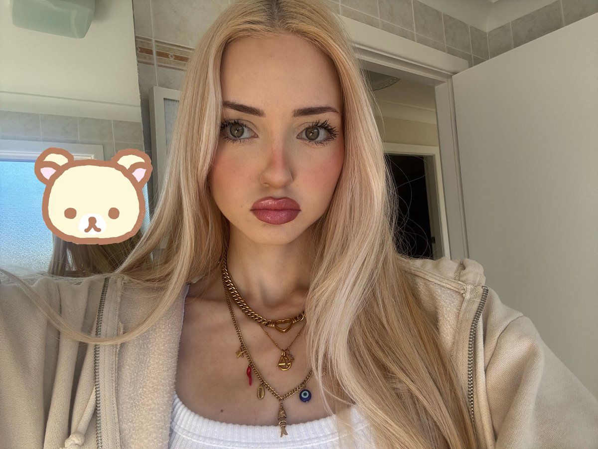 daphne tweet media