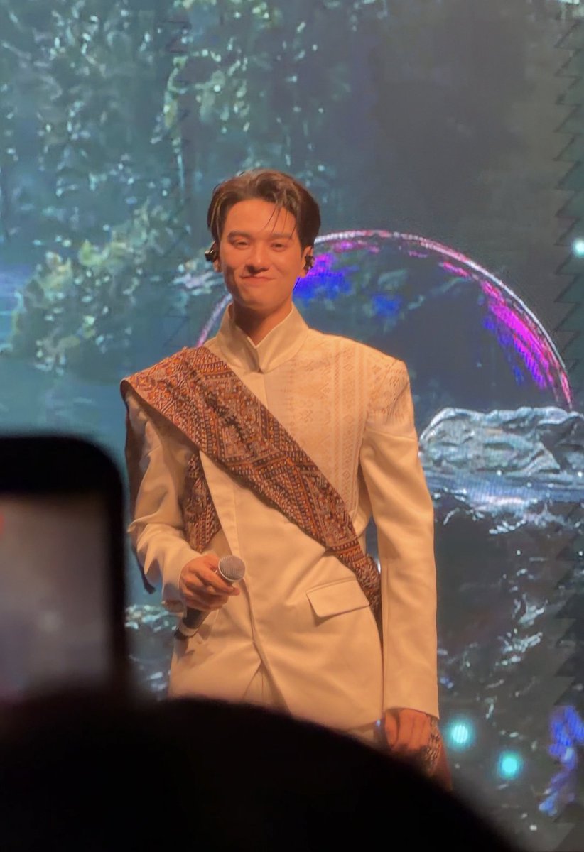 allslovee's tweet photo. I’ve seen all the posts about Keng and his eye contact but experiencing it in person is a different story. He really takes the time to look at every face in the room. Then there’s Namping effortlessly serving as always. 
I fear I was not ready. #kengnampingusa https://t.co/l6M0xjlDj5