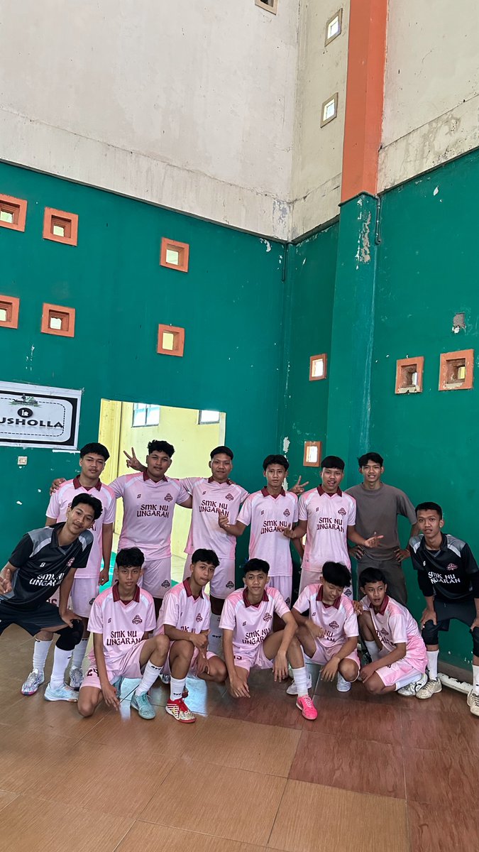 hellomasj's tweet photo. kembali ke kandang dengan squad baru😋🫧✨
yaa walaupun ngeselin di akhir babak kita baru panas, see u unw cup! https://t.co/0kvEy0wrkY