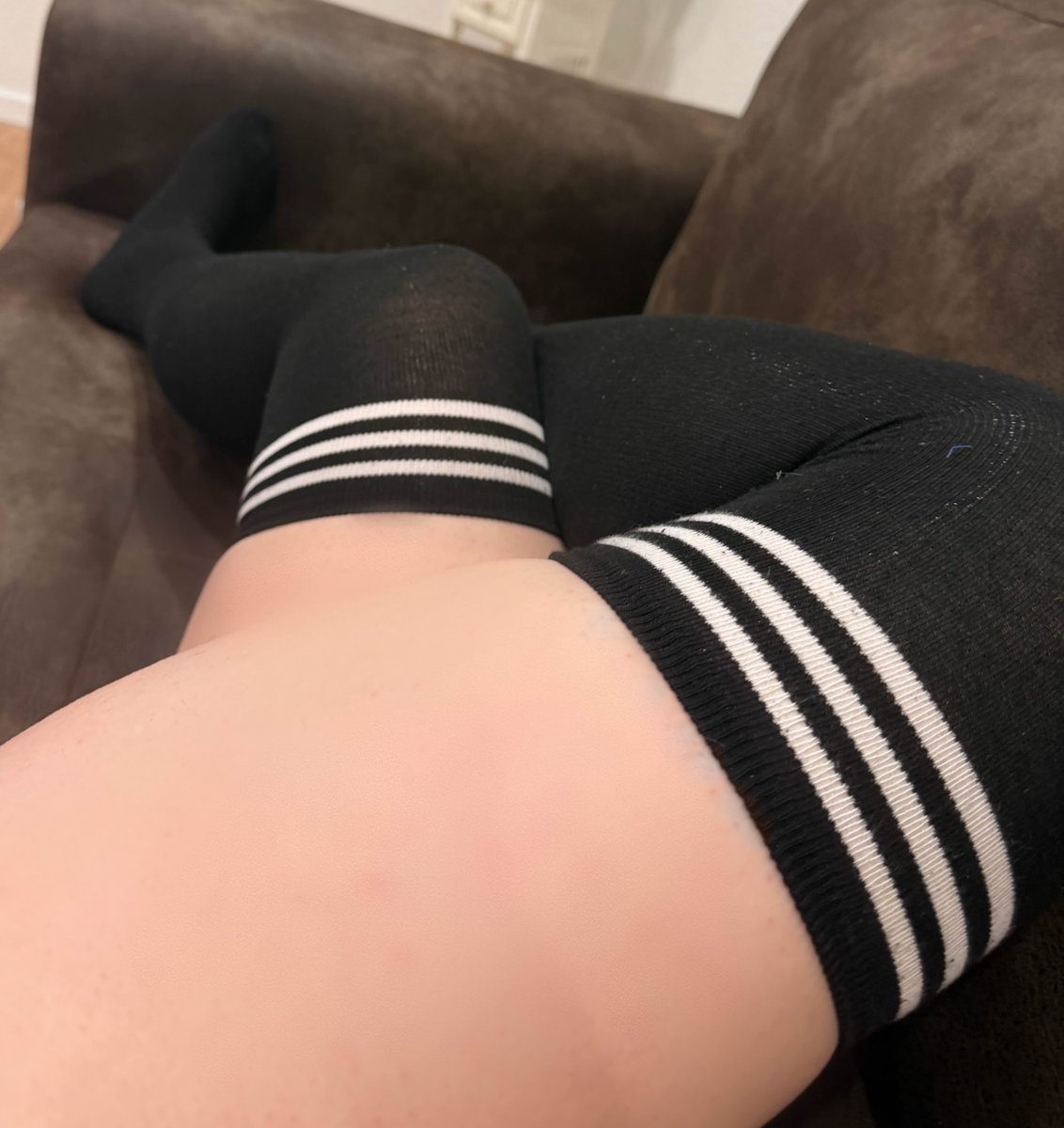 x0Chey0x's tweet photo. Anyone cuddle with meh?♡:3 #Femboy #Thighs https://t.co/dF84lkClFA