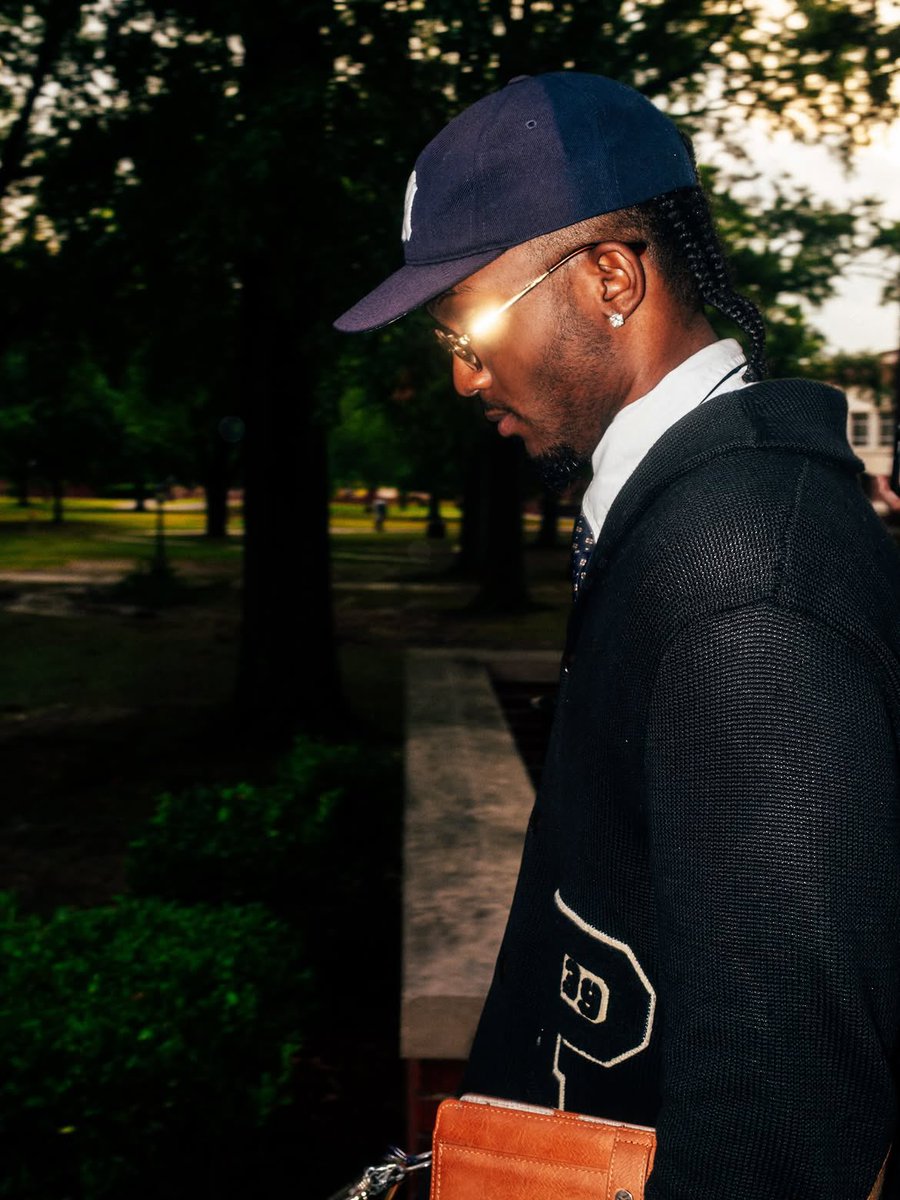 yourseethe's tweet photo. Flyest one on campus. https://t.co/qKRuWLPoMr