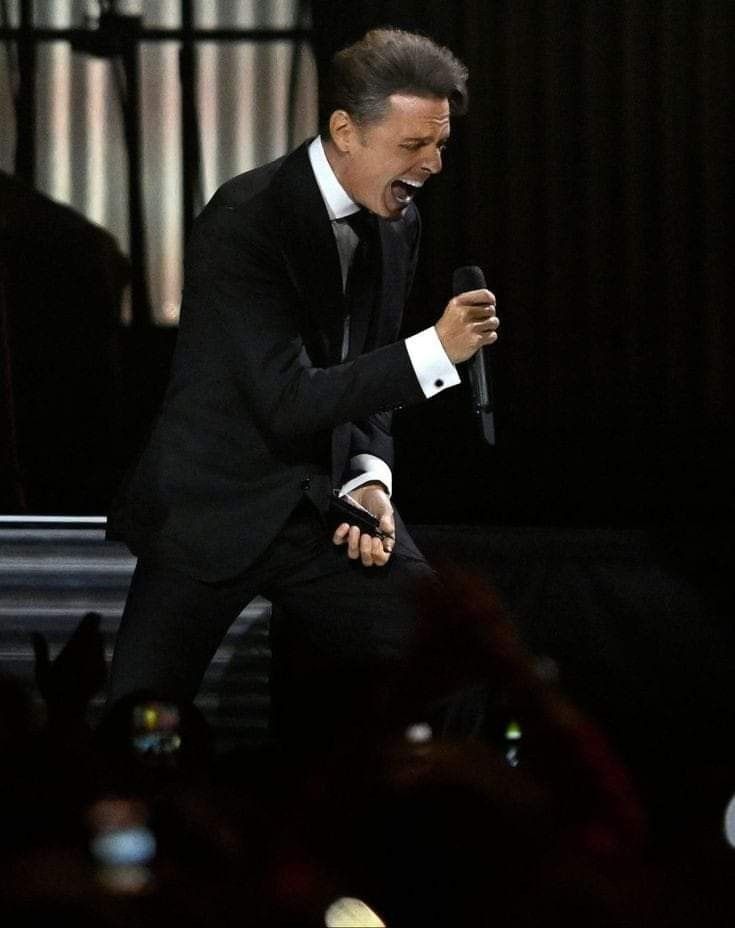 todoxluismiguel's tweet photo. Olvida lo pasado... Ya no te acuerdes de aquel ayer ♫
@lmxlm #LuisMiguel #TXLM #FansClubOficialChile #TXLM38 https://t.co/9FETEz1QXr
