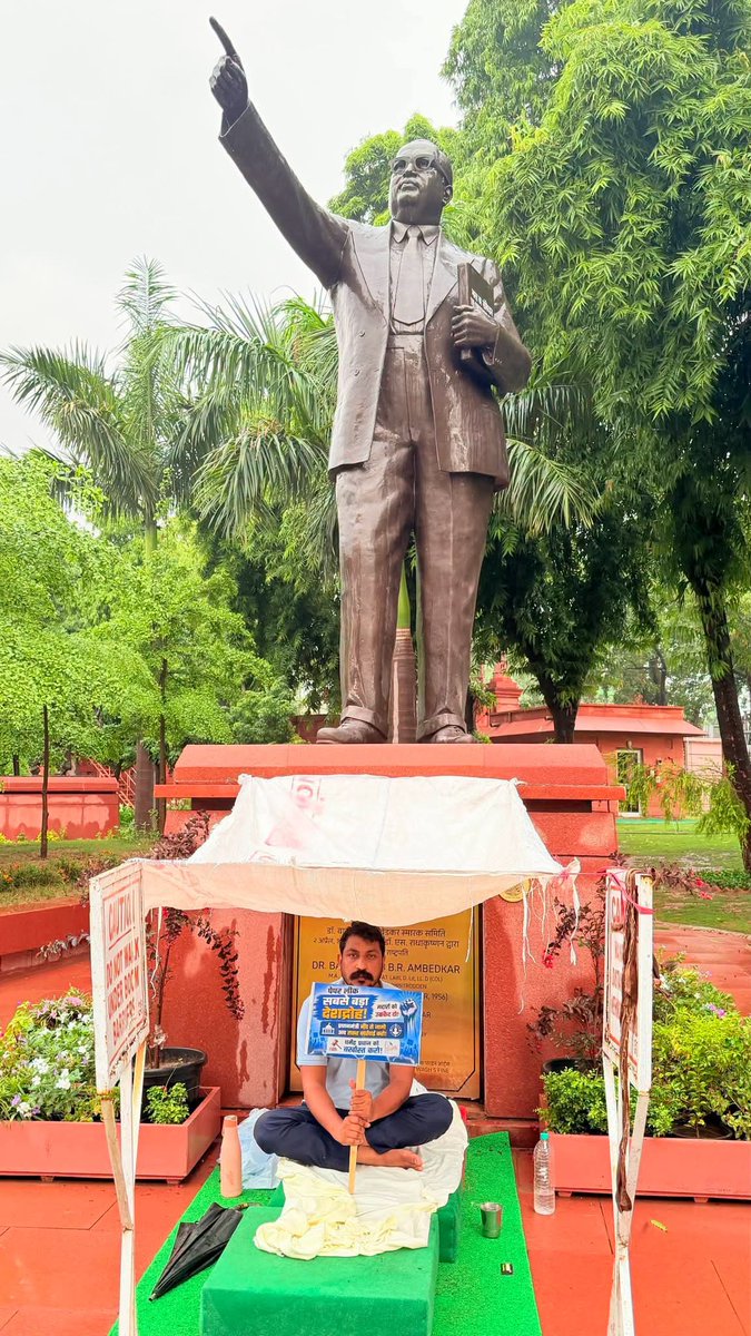 GauravaArmi's tweet photo. कुर्सी है तुम्हारा ये जनाज़ा तो नहीं है।
कुछ कर नहीं सकते तो उतर क्यों नहीं जाते।।
   मेरा नेता जिन्दाबाद @BhimArmyChief @AzadSamajParty https://t.co/8uzFuGSVOS