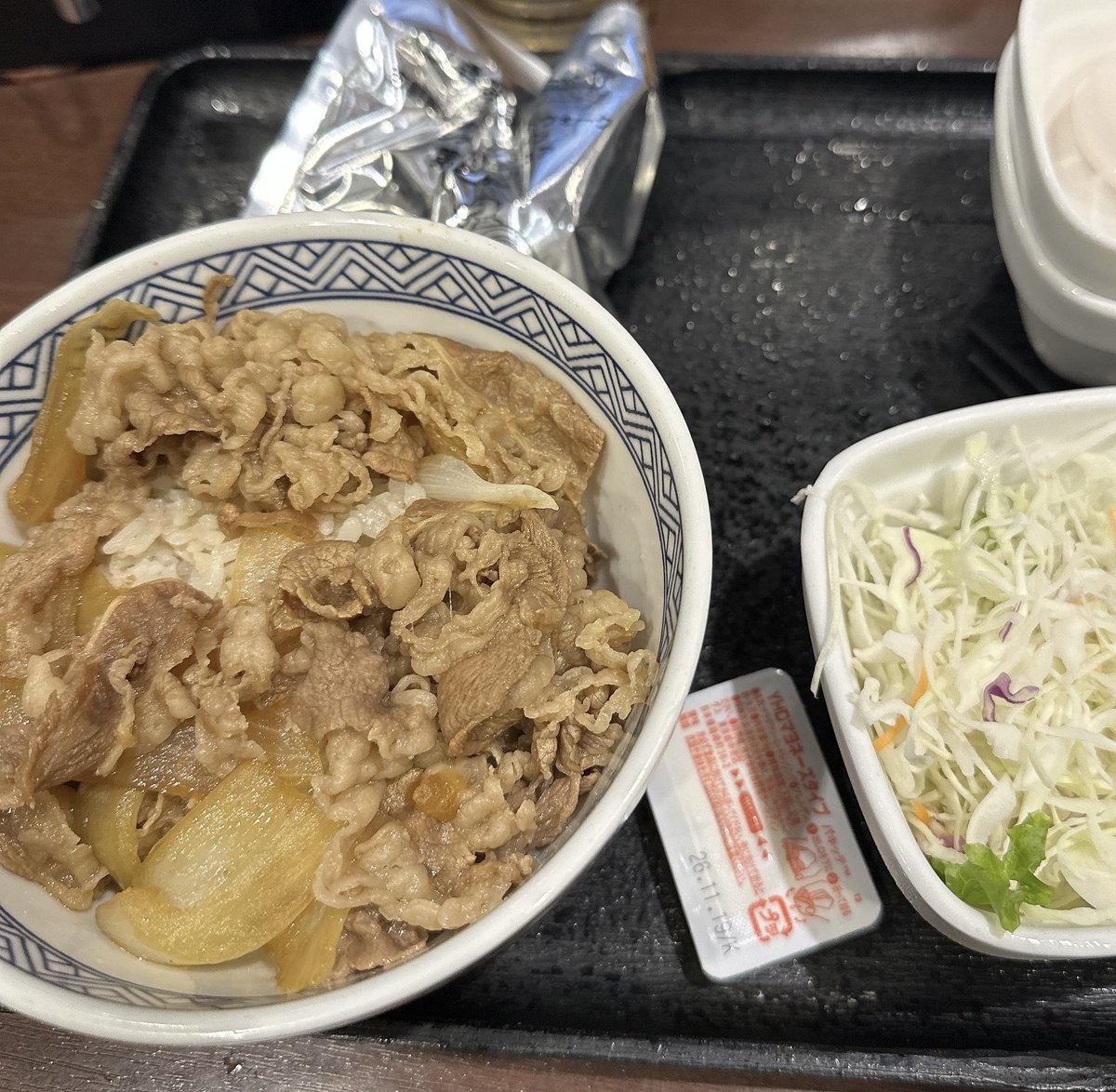 yondone_dqw's tweet photo. ここまでかつて無いくらい順調
めるちゃんいただきますチェキを忘れたのと、◯ソミチだけ出なくて終わらないのだけがマイナスポイント

#吉野家 #ドラクエウォーク #DQウォーク #DQW https://t.co/w6XSHPRfkQ