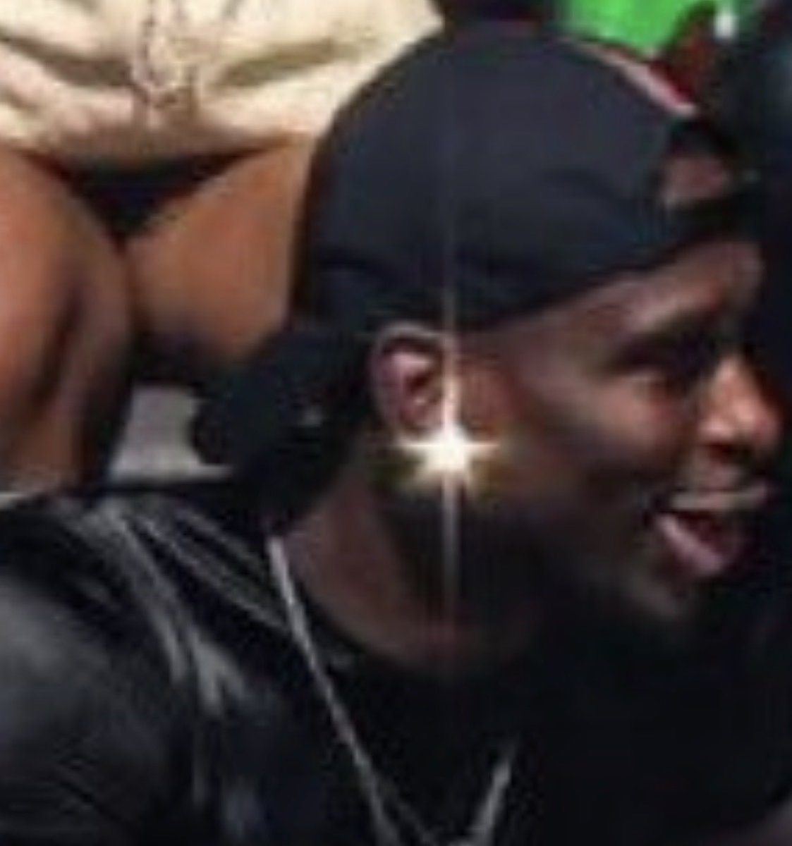 _fuckwolf's tweet photo. @OVO6th Fuck all that shit do you see this mf EARRING NIGGA https://t.co/LS8eE8IRlt