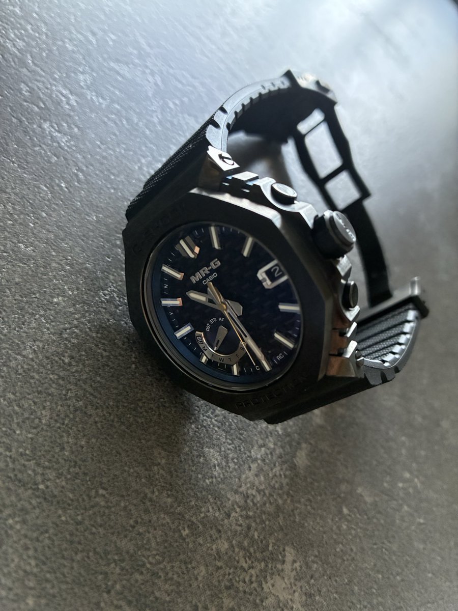 furu_time's tweet photo. ロレックスからロイヤルオーク、パテックまで色々買ったけど最後に一番気に入った時計はG-SHOCKでした。
冠婚葬祭以外は毎日着けてます。
思えば小学生の時、最初に欲しいと思った時計のブランドなんだから原点に帰るんだねきっと。 https://t.co/8JQpEvWhyI
