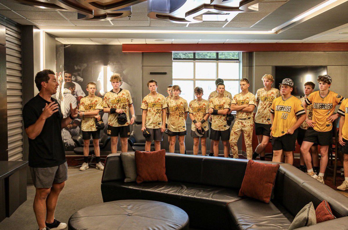 _thedirtbags's tweet photo. Thank You to the entire South Carolina staff for spending time with our guys today! 

@KSchnall9 
@TShewmaker43 
@mwilliams2929 
@dylaneskew07 
@CoachLink56 
@stuart_lake https://t.co/VtA5CHgt8h