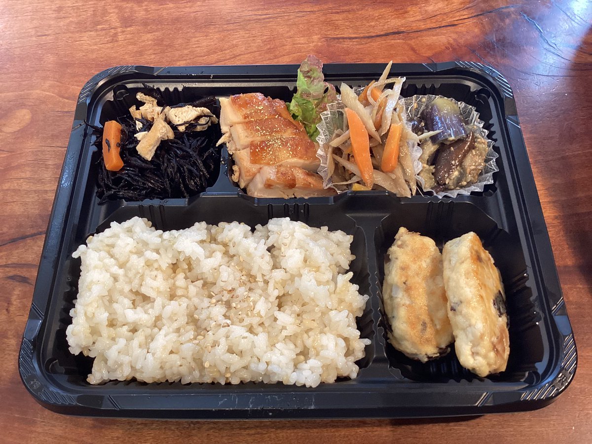 OrganicBento's tweet photo. 7月21日(火)の日替わり弁当は
鶏ももの味噌漬焼
ツナ入り豆腐バーグ
金平ごぼう
ひじきの煮物
なすのゴマ和え
滋賀県有機低農薬発芽玄米入りごはんです。
#京都 #オーガニック　#自然食  #テイクアウト https://t.co/MkyCIbBLix