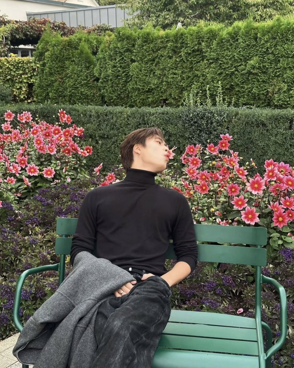 callmem4may's tweet photo. ทุกมุมเผลอที่เธอไม่ตั้งใจ 
รู้ไหมว่าโดนใจฉันมากเหลือเกิน 
เธอน่ารักจนฉันนั้นเผลอรักเธอไปแล้ว https://t.co/xf35fo1diO