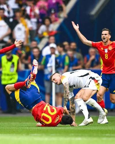 dclow_7's tweet photo. @ToniKroos Bro forgot what he did after he won the WC in 2014… “Gaucho dance” remember? and what he did to Pedri… what a hypocrite… and ex Real Madrid player celebrating Barcelona players win🤣 https://t.co/dXsirLWu5u