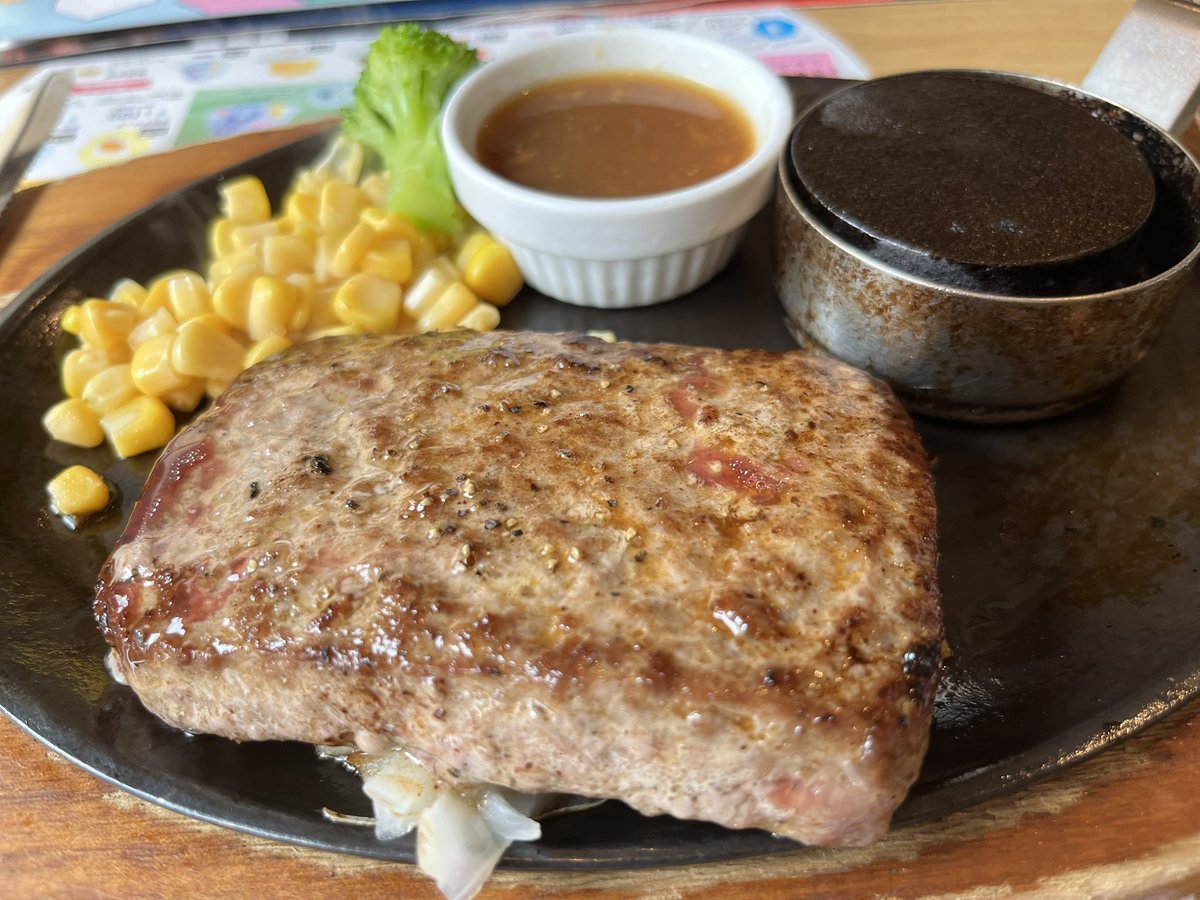 FlyingBirdKvTri's tweet photo. 美味すぎてテーブル席でひとり大爆笑してたわまじで。海賊系の笑い https://t.co/9QDvYQp7mZ