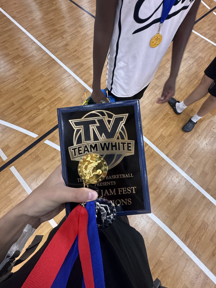 RiahiMickey's tweet photo. Clips from Kemba Walker Tournament 
Won the championship going 3-0 and I won MVP
Mid-range, threes, playmaking. 🎥
2029 SG | 5’9”
Full highlights below.
#Recruiting #Basketball https://t.co/sPwVP4cVJV