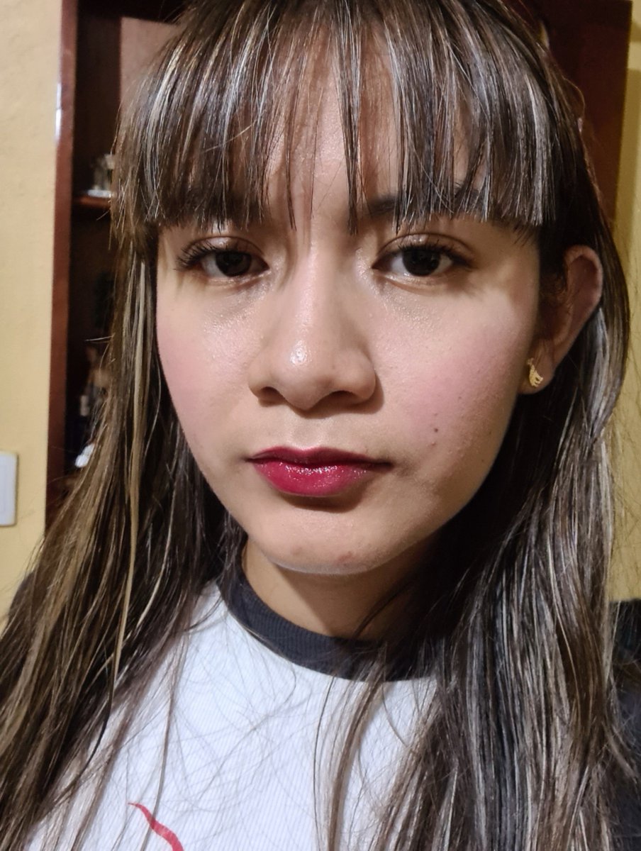 MichiWithe's tweet photo. aunque también luego yo me sacó de pedo, rara la vez me miro al espejo, pero cuando me lavo las manos y veo mi cara al llegar de la calle sí me siento bn wtf, pq me veo bonita
bn chistoso el asunto https://t.co/mWgDL4NWpZ