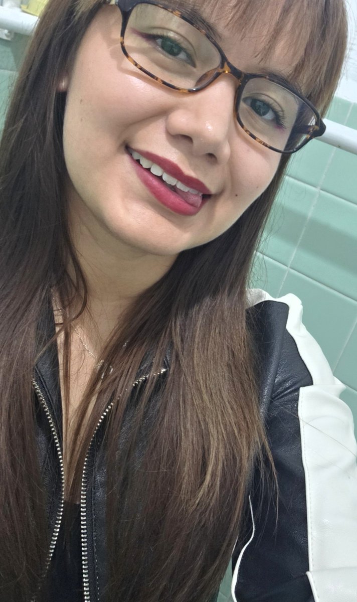 MichiWithe's tweet photo. aunque también luego yo me sacó de pedo, rara la vez me miro al espejo, pero cuando me lavo las manos y veo mi cara al llegar de la calle sí me siento bn wtf, pq me veo bonita
bn chistoso el asunto https://t.co/mWgDL4NWpZ