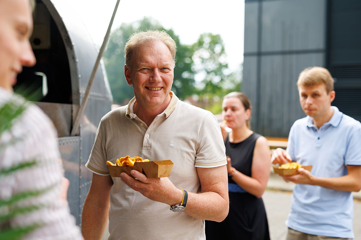PHIX_Photonics's tweet photo. Summer festival vibes at PHIX!

Last week after work, we welcomed employees, partners, and kids for an evening of BBQ, live music, and games.
In near-perfect weather, we celebrated the #teamspirit and community that make PHIX so special!

#peoplematter #photonics #chipindustry https://t.co/CIUUpHmp2H