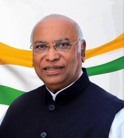 SanjaySDutt's tweet photo. Wishing a very happy birthday and many many happy returns of the day to our visionary leader Hon. #Congress President & Leader of Opposition in the #RajyaSabha Resp. Shri #MallikarjunKharge Ji.

We pray may the blessings of good health, never-ending happiness and greater success be always showered on him as he leads the #Congress Party to heights of greater glory in service of the People and our Nation.

@kharge
