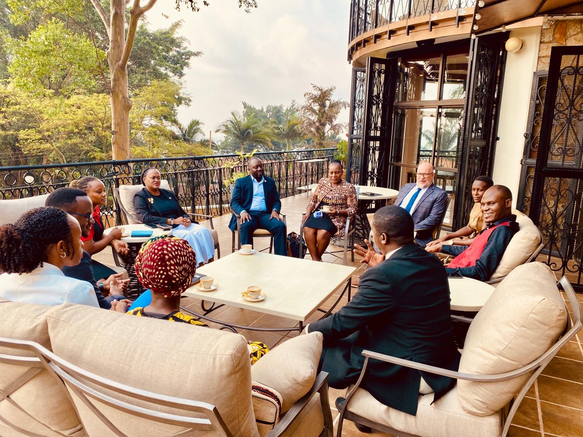 USEmbassyUganda's tweet photo. We met with the @USAlumniUganda leadership to reflect on their work this past year, discuss future priorities, and learn more about their goal to establish regional Resource Centers throughout Uganda. The council, representing over 6,000 U.S. exchange alumni in Uganda, have taken their 🇺🇸 experiences to make an impact in their 🇺🇬 communities. Keep up the good work, team!