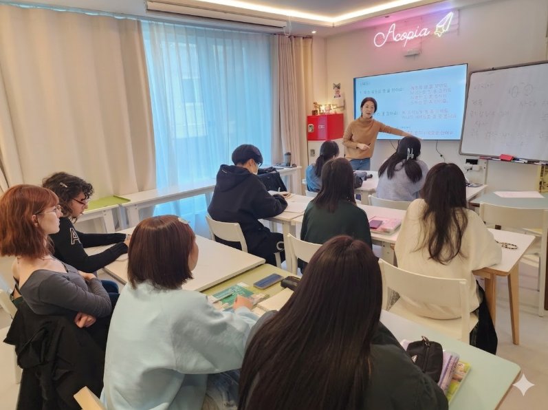 tomato_korean's tweet photo. 【ホンデイック徒歩7分】1週間5万円〜！
来週から行ける韓国留学🇰🇷

8月新規開校『トマト韓国語教育院』🍅 
「語学堂は高い」「長期休みが取れない」
そんな方のための宿舎付き短期留学プログラム🫶

1週間前までに申請／友達・親子参加歓迎！

🔻お問合せは公式LINEへ
https://t.co/p72ipqHCLZ https://t.co/AFVivjCXxj